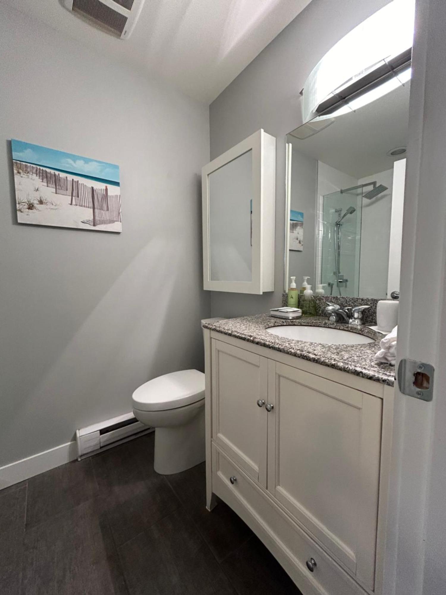 North Nanaimo Gem - Garden-View Room With Private Ensuite מראה חיצוני תמונה