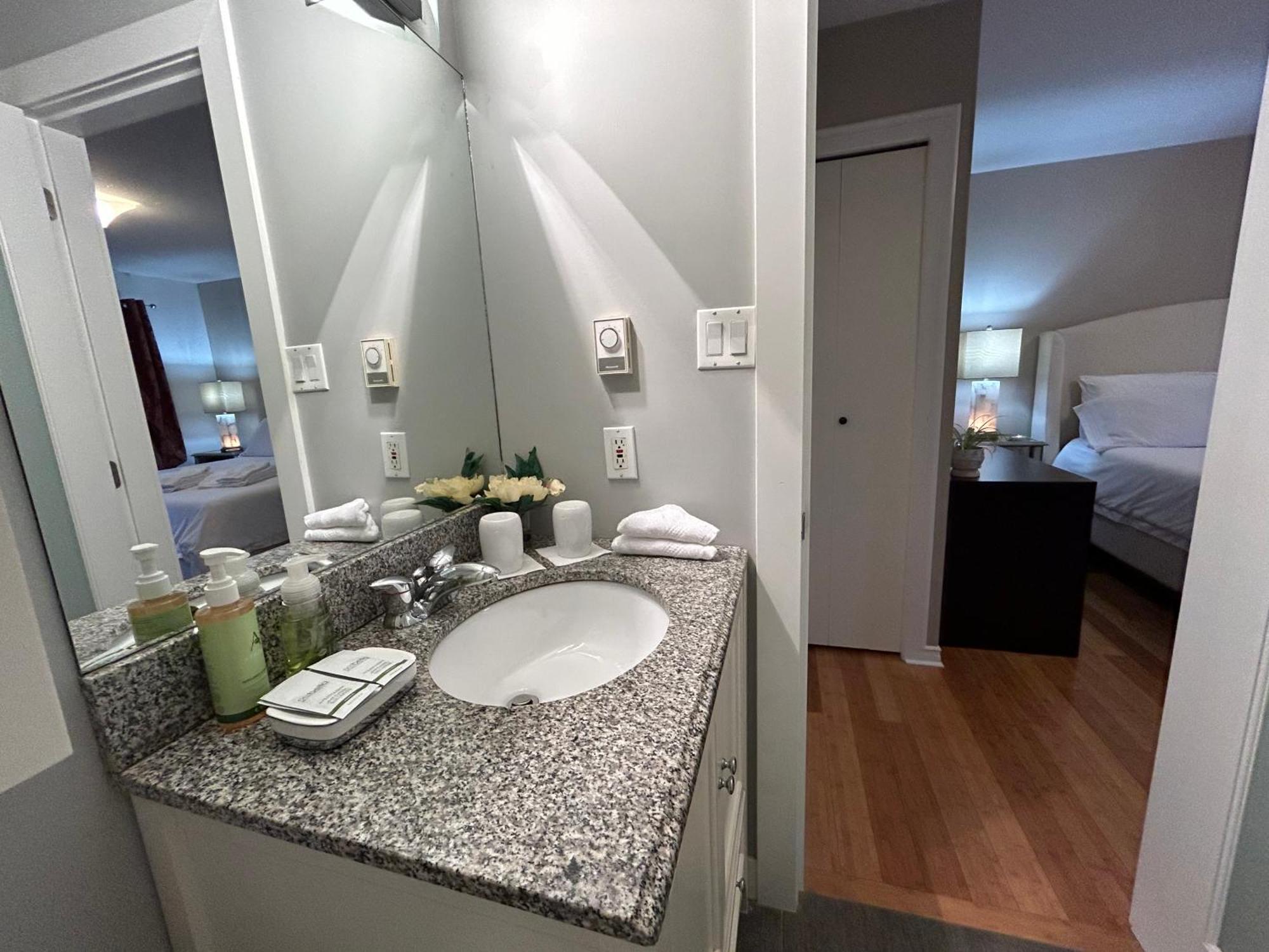 North Nanaimo Gem - Garden-View Room With Private Ensuite מראה חיצוני תמונה