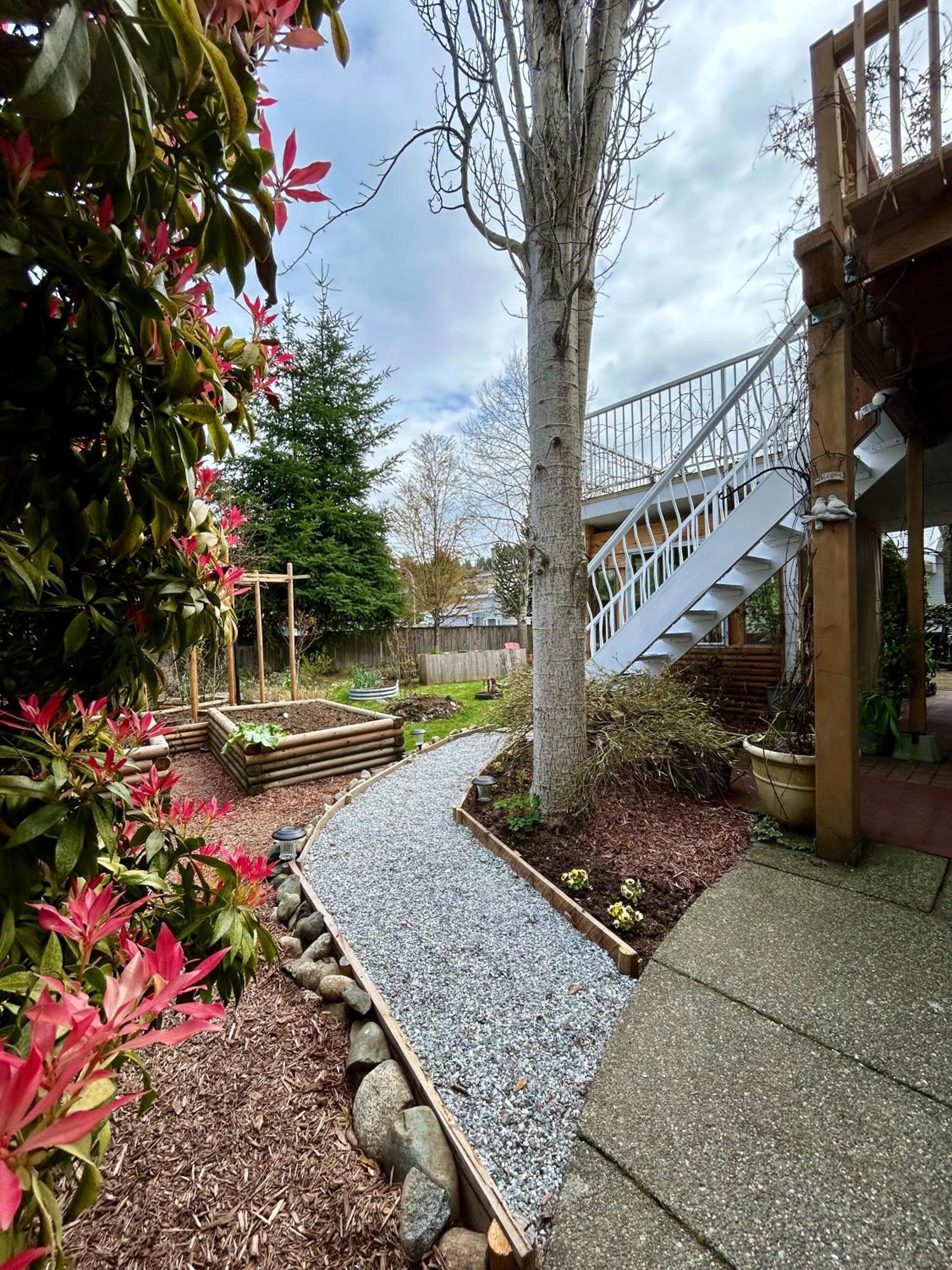 North Nanaimo Gem - Garden-View Room With Private Ensuite מראה חיצוני תמונה