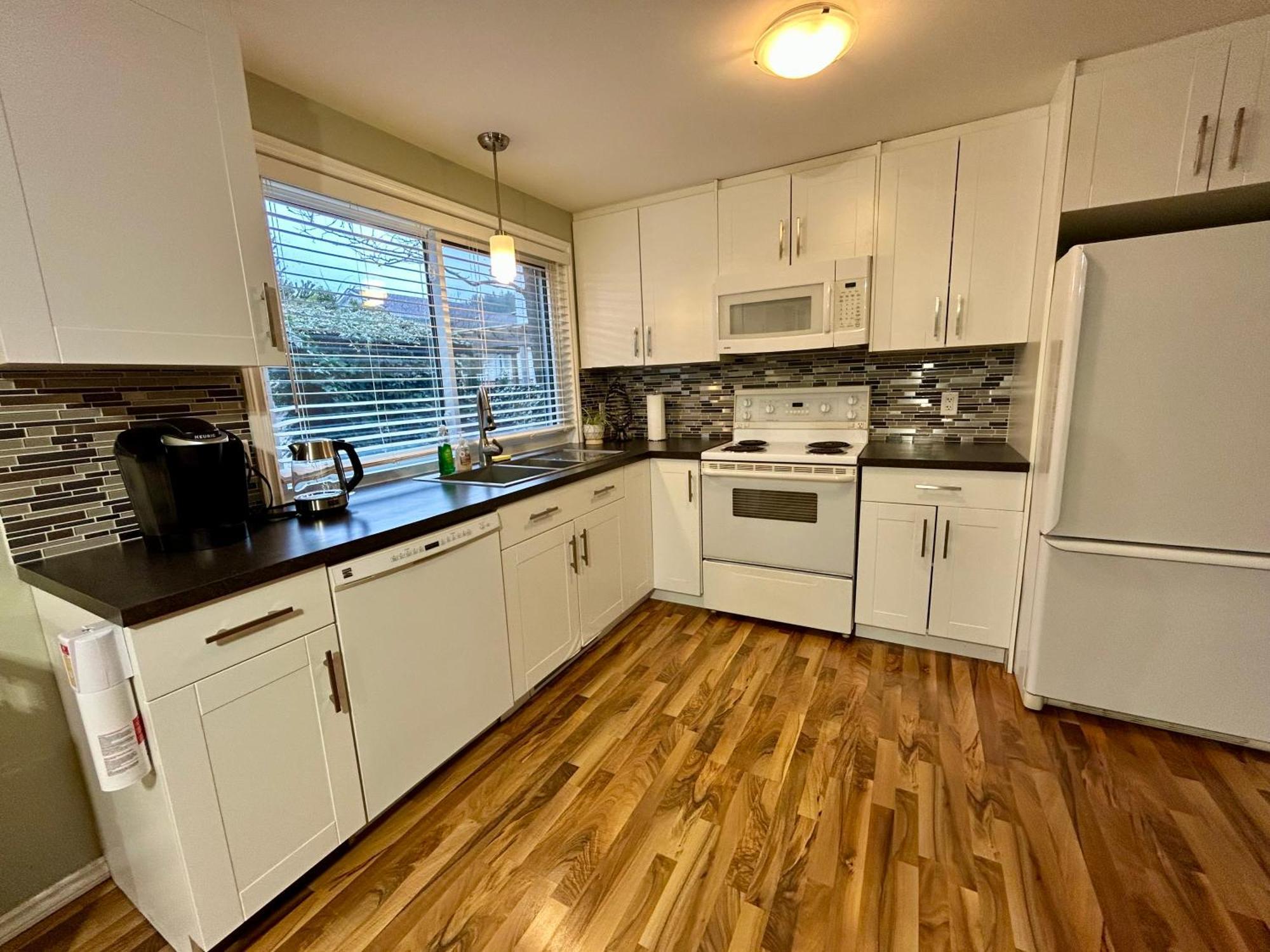 North Nanaimo Gem - Garden-View Room With Private Ensuite מראה חיצוני תמונה